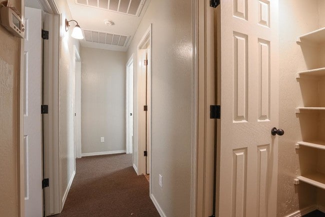 Building Photo - 512 Center Way