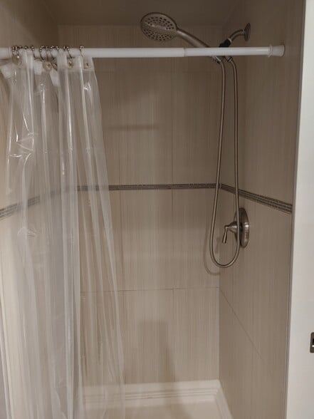 Building Photo - 1619 W Providence Ave