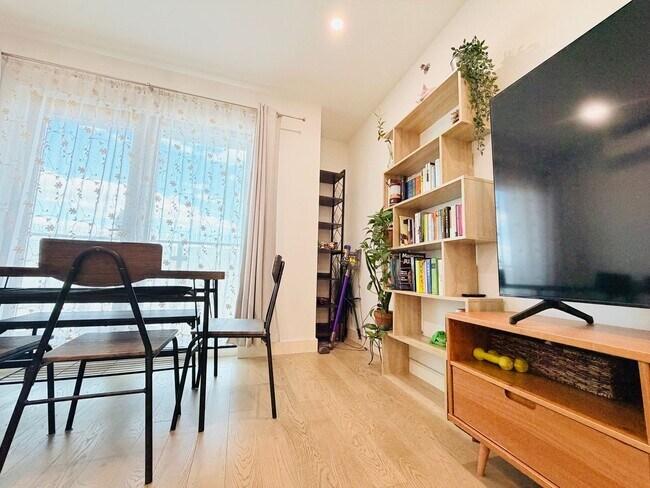Building Photo - Charming 1BR Condo in Rego Park