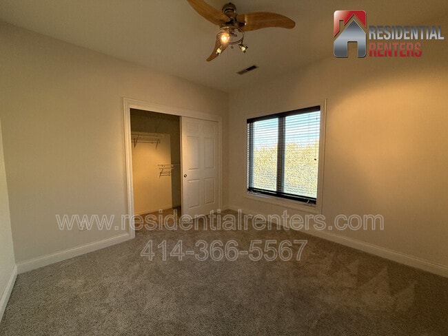 Building Photo - 1515 N Van Buren St