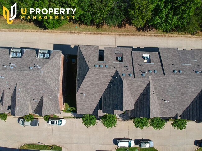 Building Photo - 2745 Troutt Dr