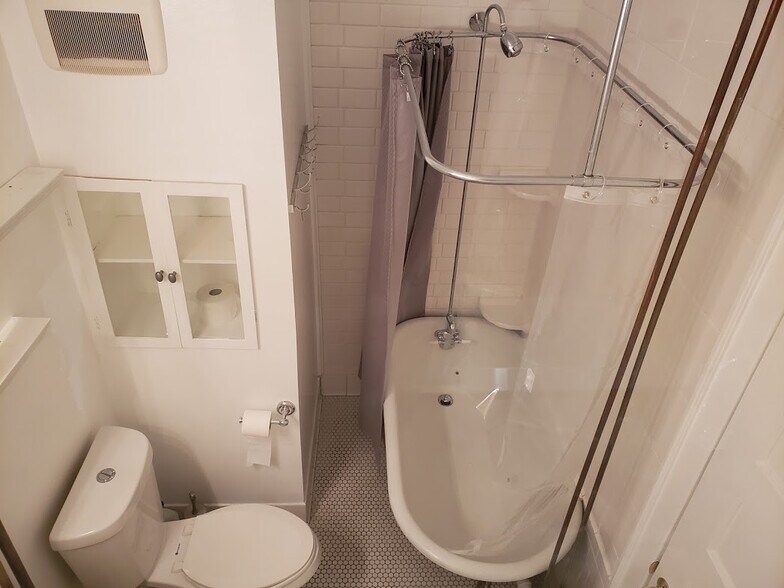 Bathroom - 343 E 19th St