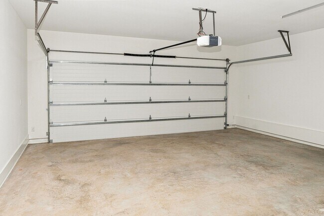 Building Photo - 1500 Sylvan Glade