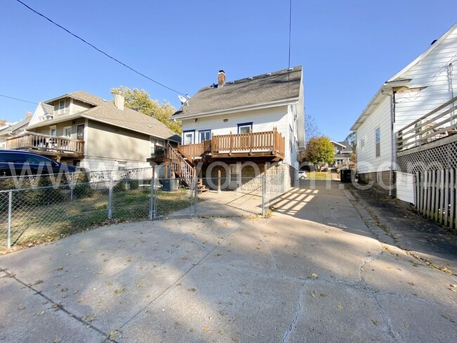 Building Photo - 2 Bed / 1 .5 Bath Home | Midtown