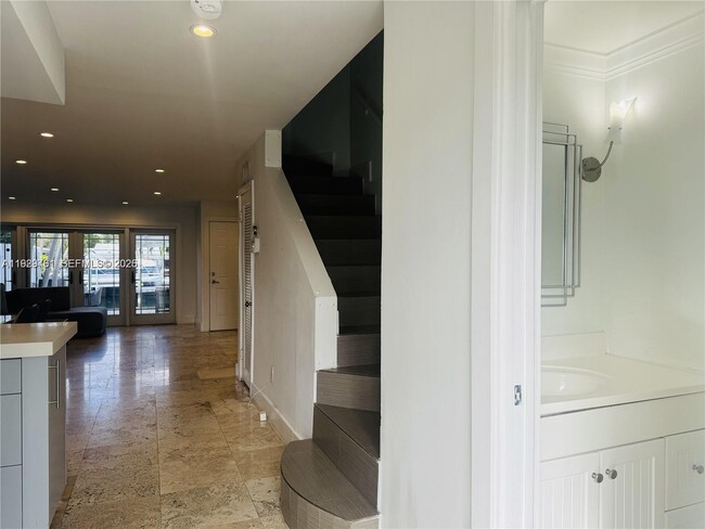 Building Photo - 1987 NE 123rd St