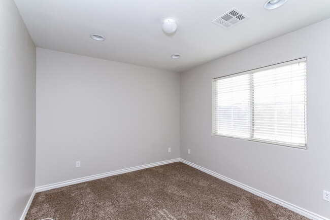 Building Photo - 308 Sierra Breeze Ave