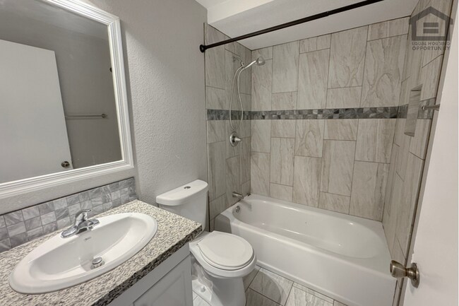 Building Photo - 3Bed/2Bath Townhouse at 47th Ave/Maryland Ave! Ready for Immediate Move-In! – FENCED-IN YARD!