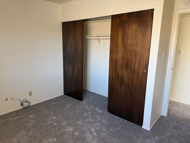 Building Photo - Wonderful 2 Br, 1.5 Ba, remodeled, 1 CG