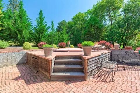 Building Photo - 498 NW Scenic Dr