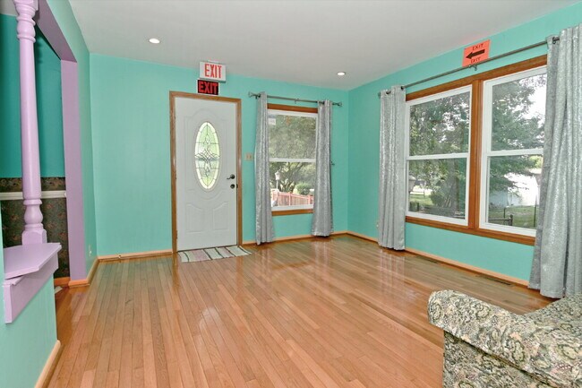 Building Photo - Charming 3-Bedroom Retreat with 2 Full Baths on South Meridian Street – 1516 Sq Ft of Comfort in ...