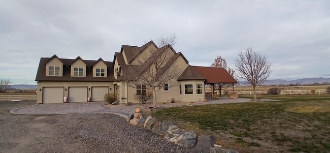 Building Photo - 1516-1513 13 Rd