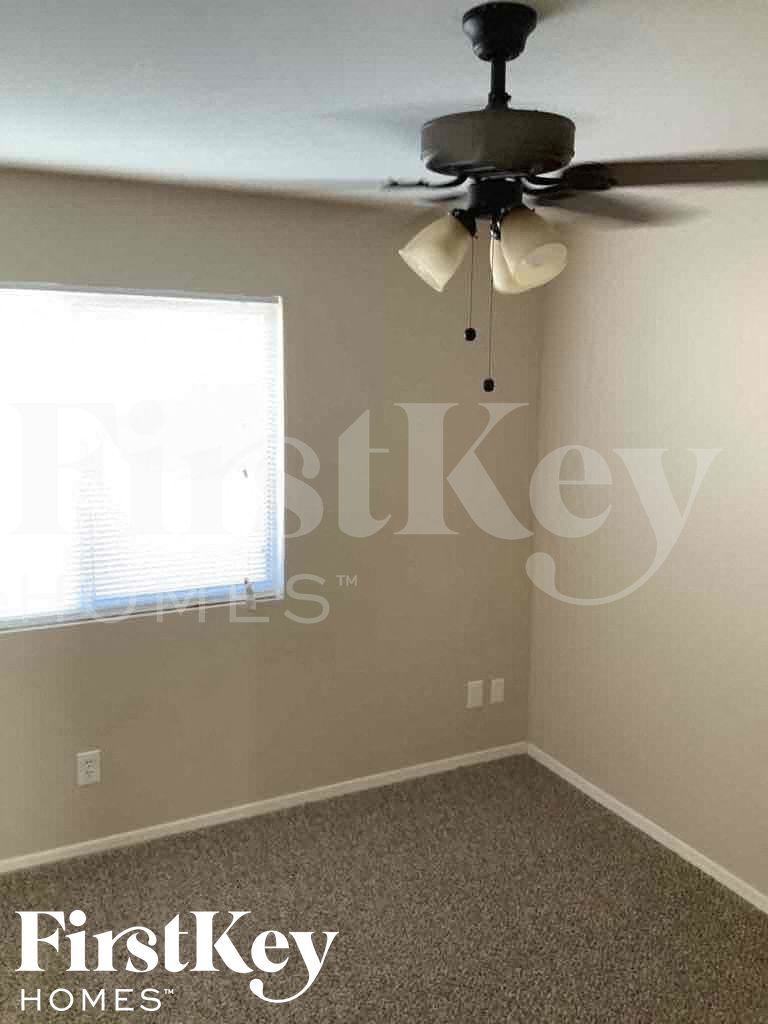 Building Photo - 4128 W Solar Dr