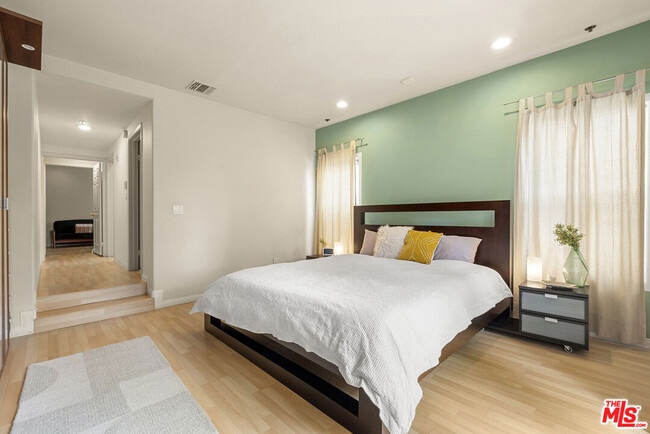 Building Photo - 12011 Goshen Ave