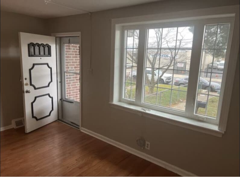 Building Photo - 4337 H St