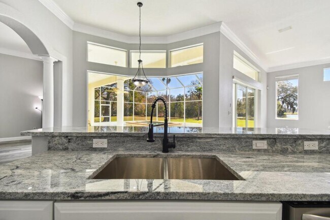 Building Photo - 6644 Country Club Rd