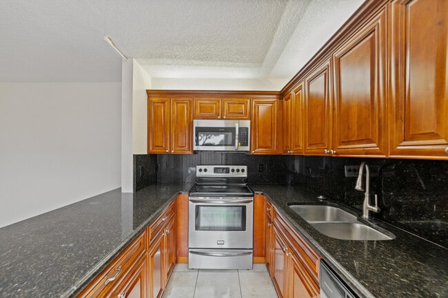 Building Photo - 59 Lake Arbor Dr