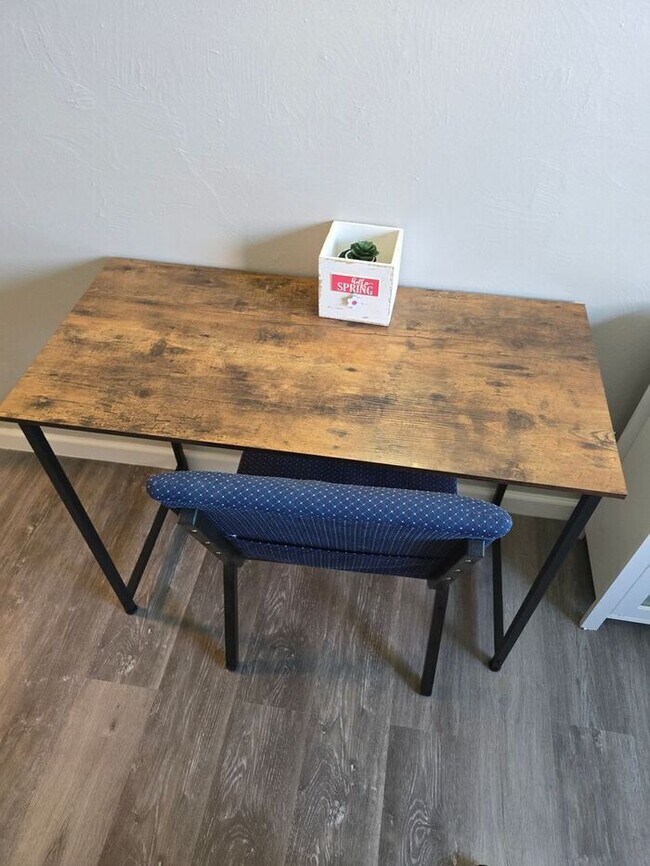 Building Photo - Rooms for Rent – Furnished, Lockable, & Private Backyard! 6 Spots Open.