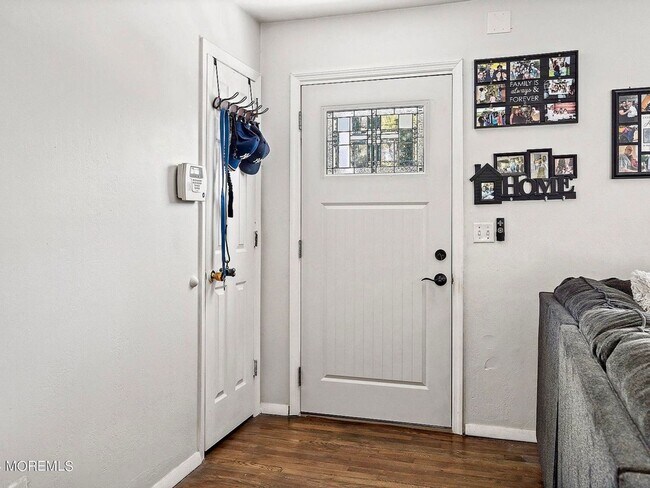 Building Photo - Charming & Cozy Ranch with Spacious Backya...