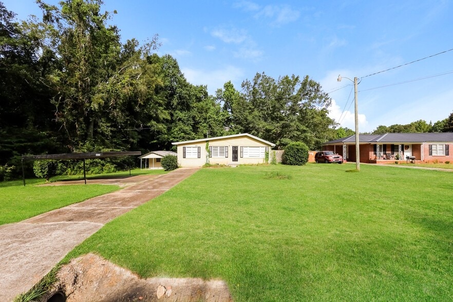 Building Photo - 3020 16th Ave SW