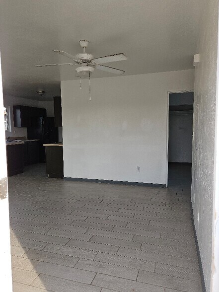 Building Photo - 5070 S Park Ave