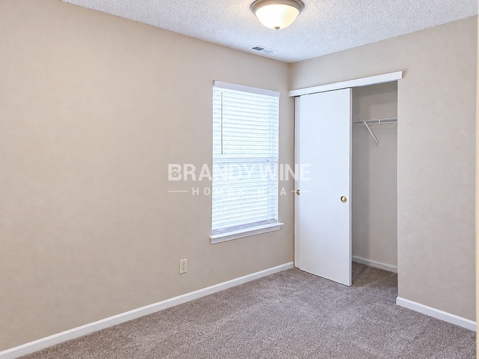 Building Photo - 4485 Redcliff N Ln