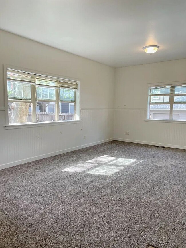 Building Photo - 907 Bellview Ave