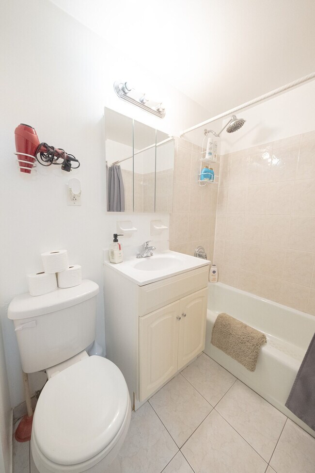 Building Photo - 328 E 74th St