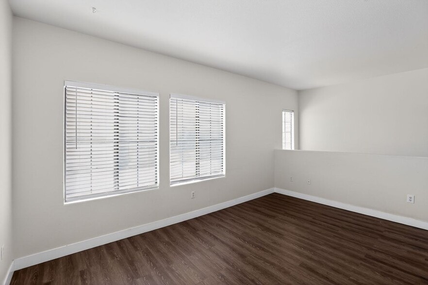 Building Photo - 2060 Rancho Lake Dr