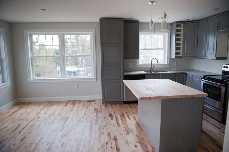 Building Photo - 635 Hanover Street