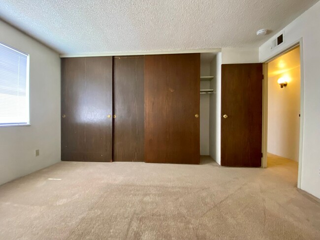 Building Photo - Charming 1 Bed 1 Bath Condo near Windsor L...