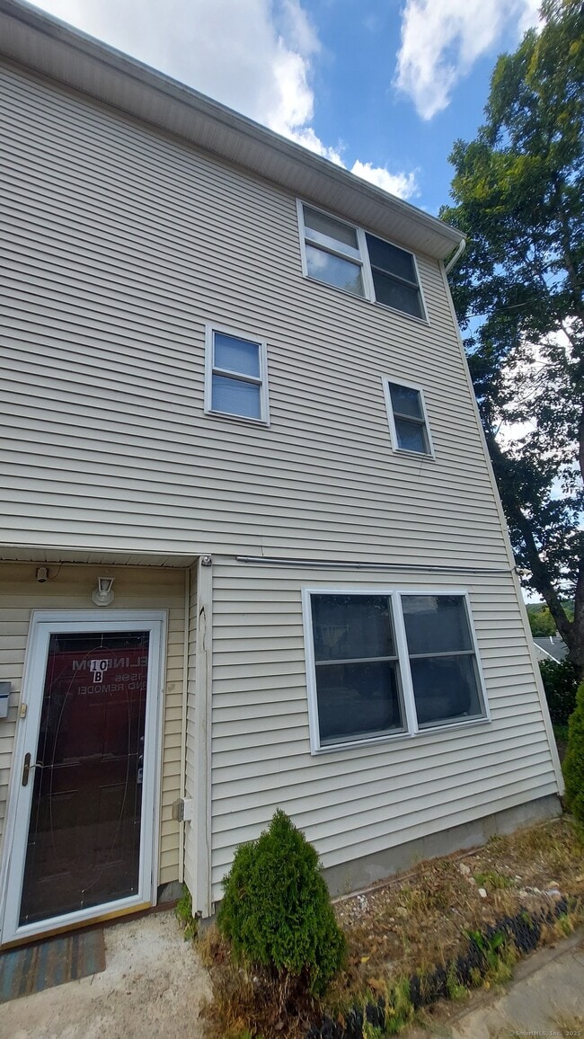 Building Photo - 10 Hillcrest St
