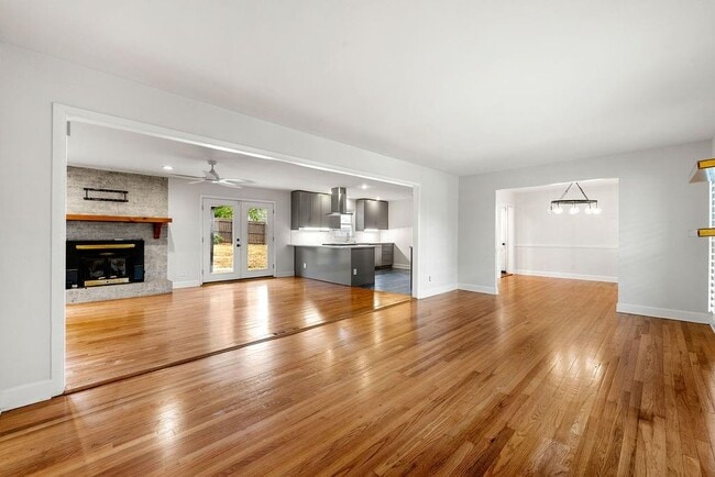 Building Photo - 161 Deerwood Cir