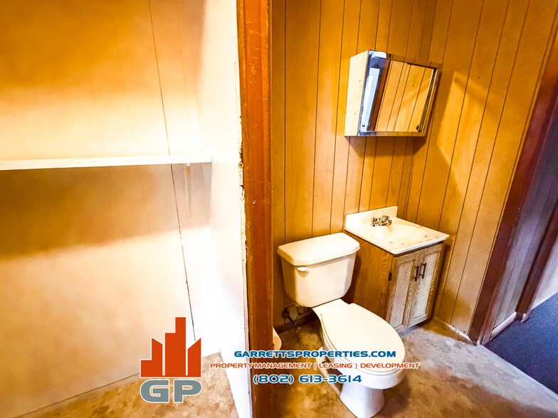 Building Photo - 36 Circle St