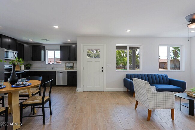 Building Photo - 454 S Pioneer
