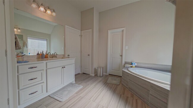 Building Photo - 4540 Mesquite Terrace Dr