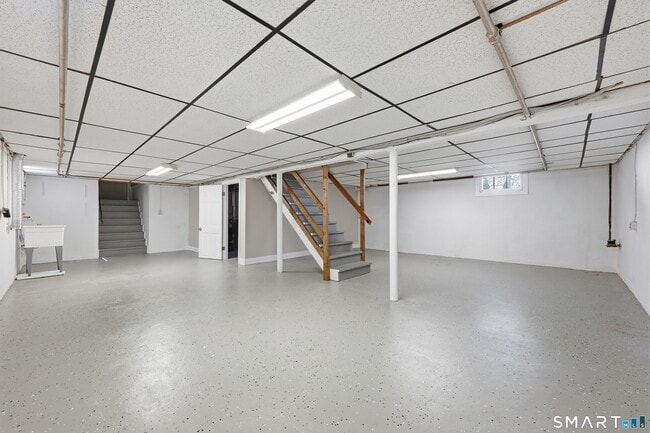Building Photo - 456 Elm St