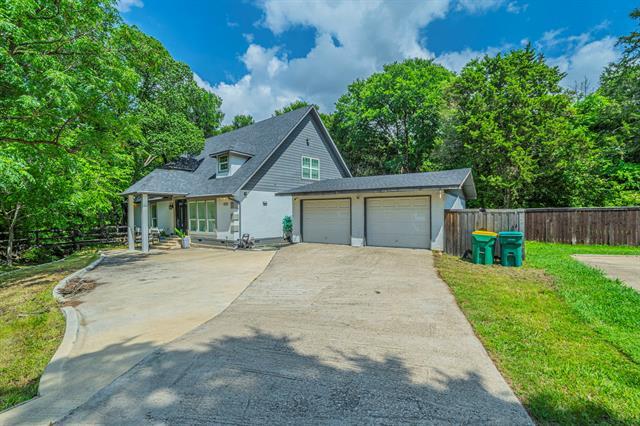 Building Photo - 1115 Douglas Dr