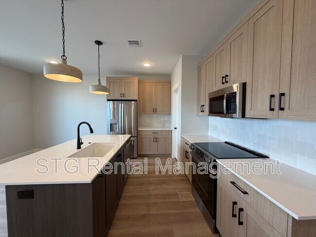 Building Photo - 577 E Hemsworth Ln