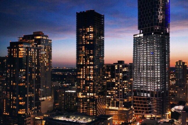 Building Photo - 610 Davis St
