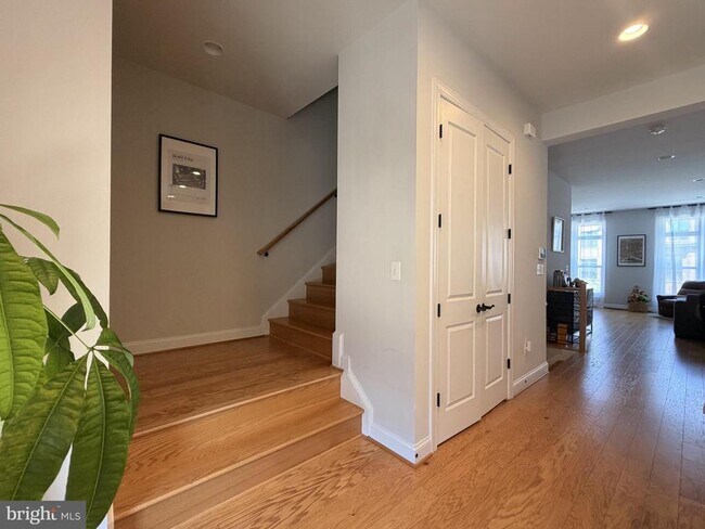 Building Photo - 12305 W Oaks Dr