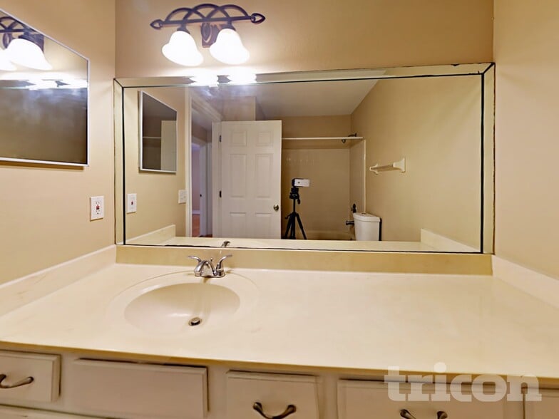 Building Photo - 2865 Cayman Way