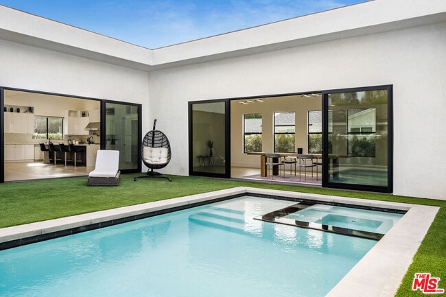 Building Photo - 22931 Dolorosa St