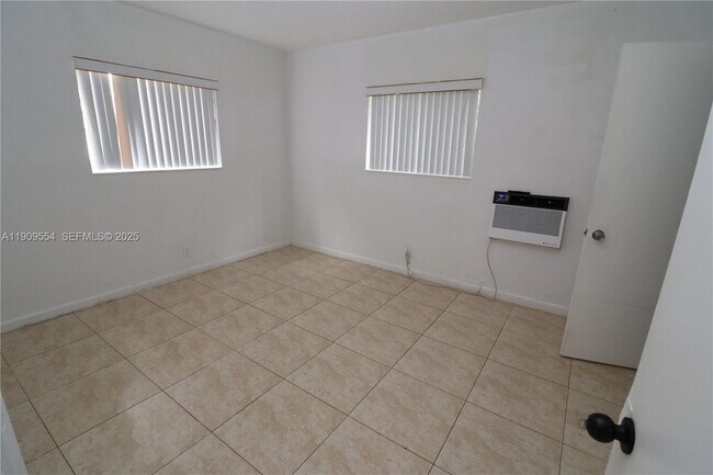 Building Photo - 1708 N 16th Ave