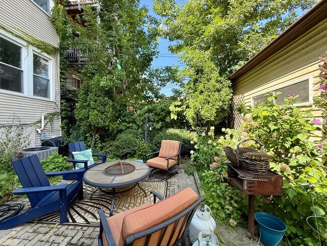 Building Photo - Fully Furnished 4-Bed, 2-Bath MAGNIFICENT ...