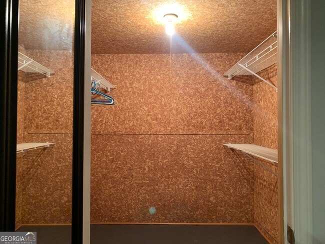 Building Photo - 9695 N Pond Cir