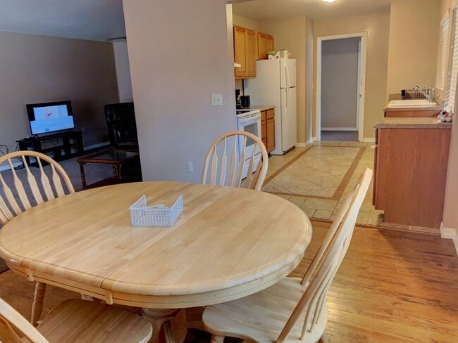 Building Photo - 3BR/2BA home.
