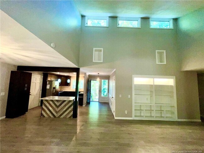 Building Photo - 1710 Chateau Cir