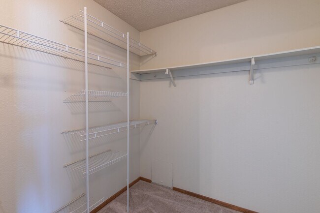 Building Photo - 3 bed, 2 bath home AVAILABLE NOW FOR RENT! $1,800/month.