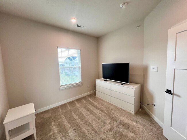 Building Photo - Canonsburg - 3 Bedroom 2.5 Bathroom Townhome For Rent