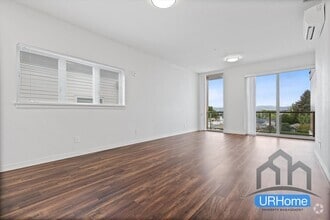 Building Photo - Hollywood 12